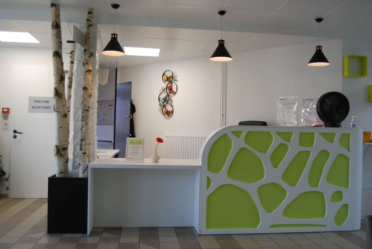 Wall fitting with integrated bench for a business interior: les bouleaux residence seniors lofoten 1
