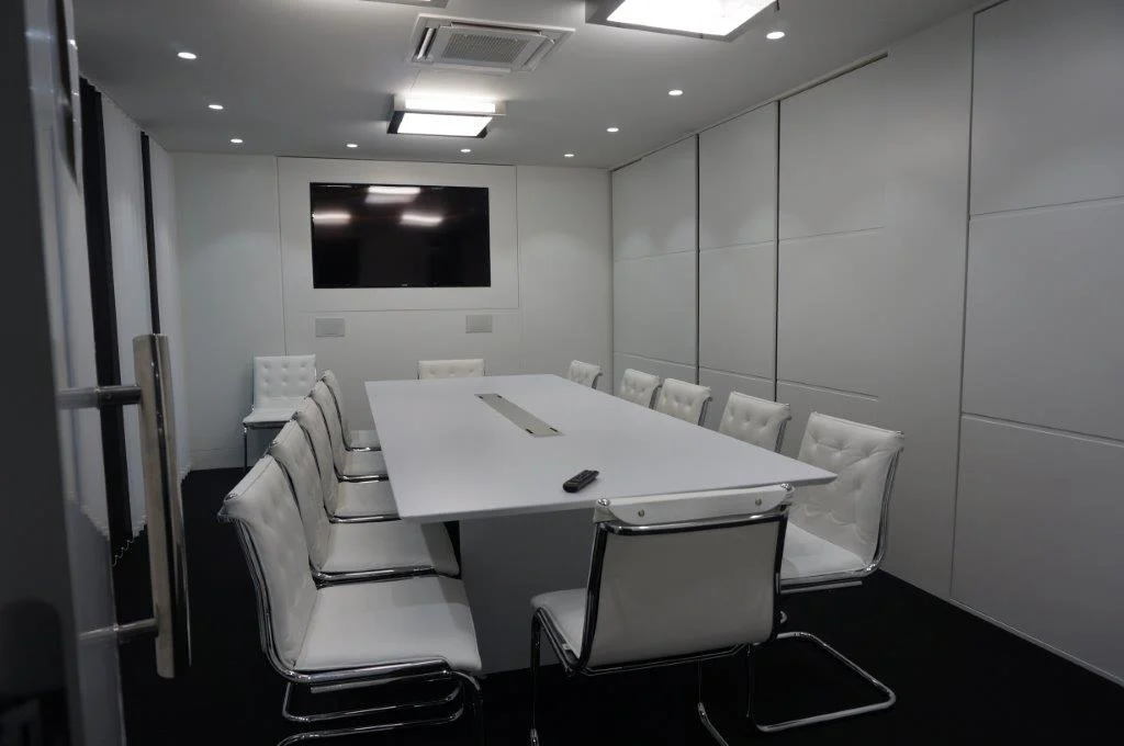 Wall fitting with integrated bench for a business interior: lofoten salle visio 1